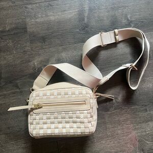NWOT Universal Thread Checkered Cream Crossbody Camera Bag